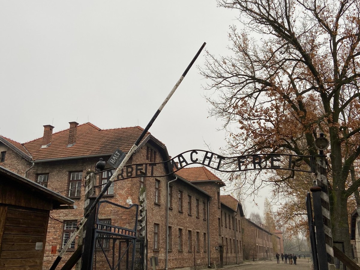 AUSCHWITZ