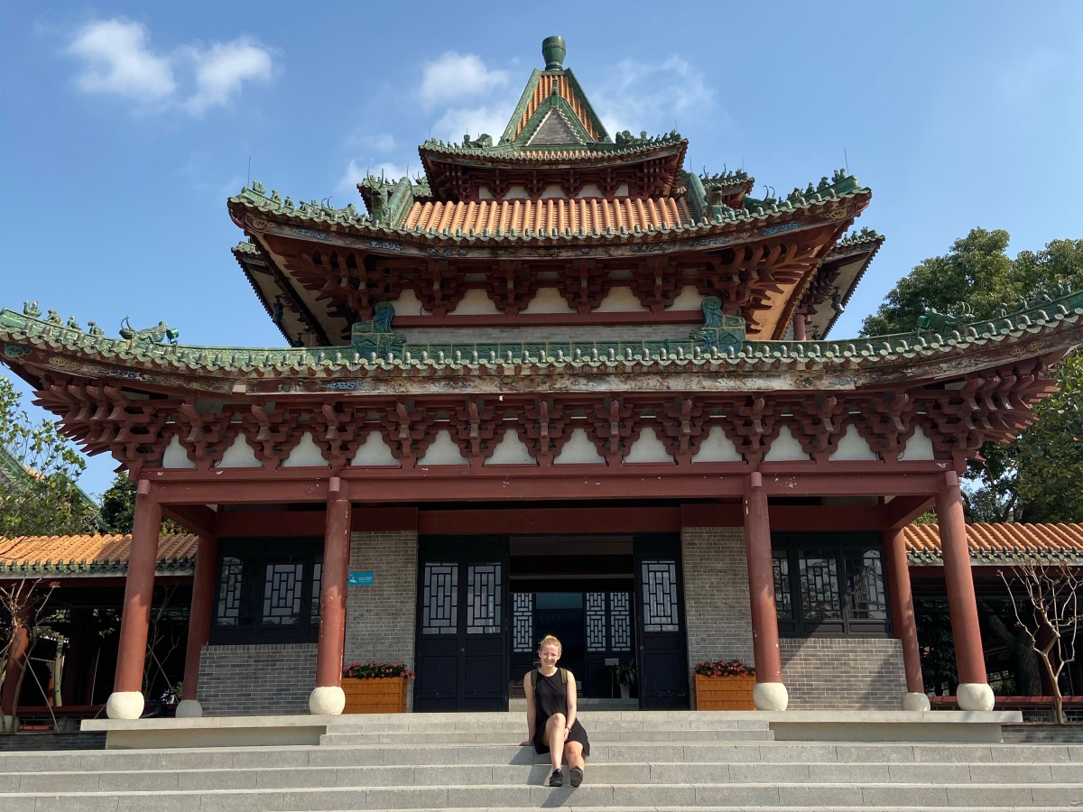 MOVING INTO MY APARTMENT IN&nbsp;CHINA!